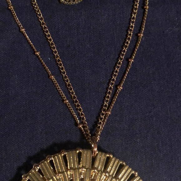 Amrita Singh Gold Metal Medallion Necklace - Picture 4 of 7